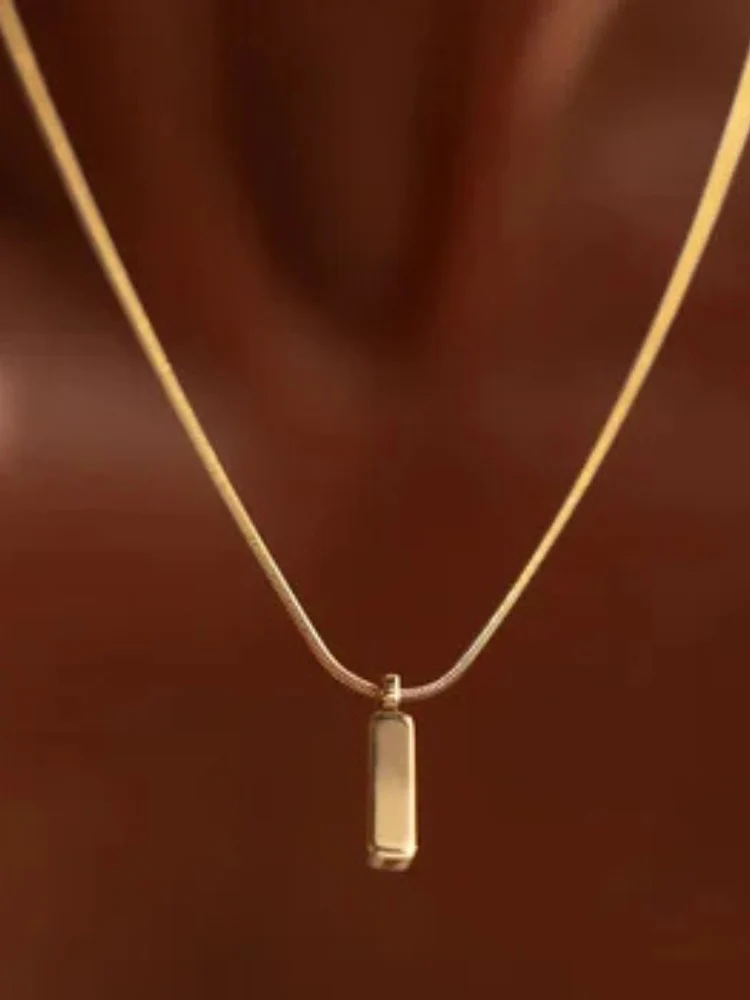 Minimalistic Rectangle Gold Necklace - Image 2